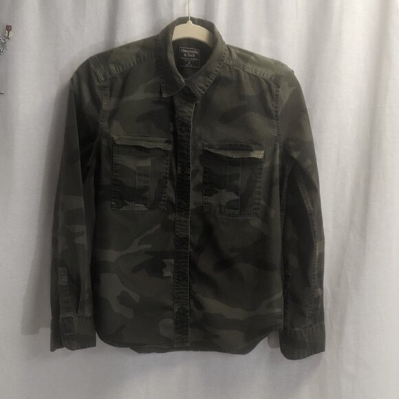 Abercrombie & Fitch Size XS Camo Button Down Long Sleeves - Picture 2 of 13